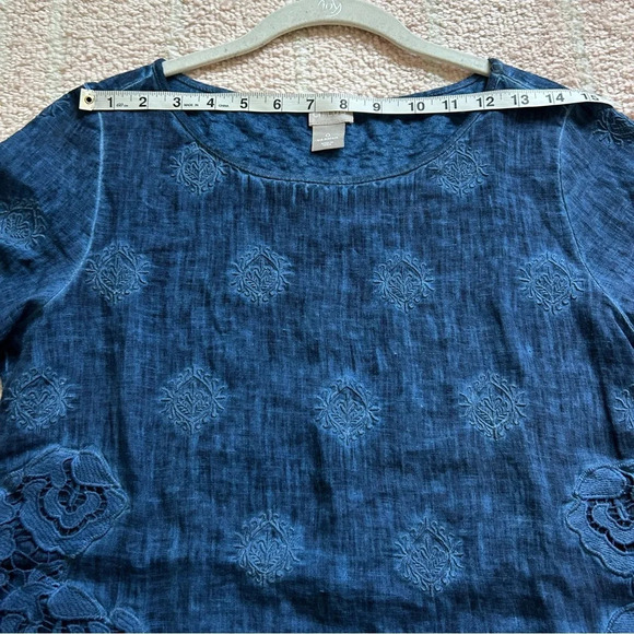 Chicos Linen Blend Blue Space Dye Tee Embroidered Lace Appliqué Size 4/6 Coastal - Picture 7 of 12